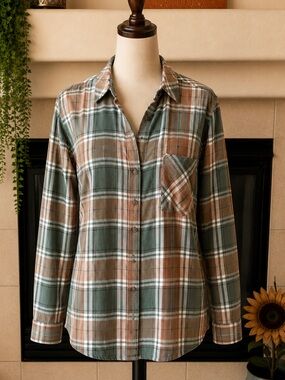 Passport Plaid Shirt in Green, White & Black